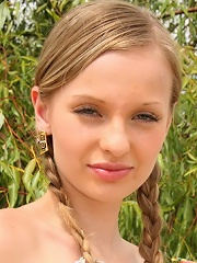 Sexy teen wants you to play with her