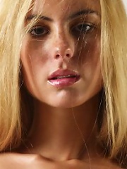 Thea Fragile Beauty